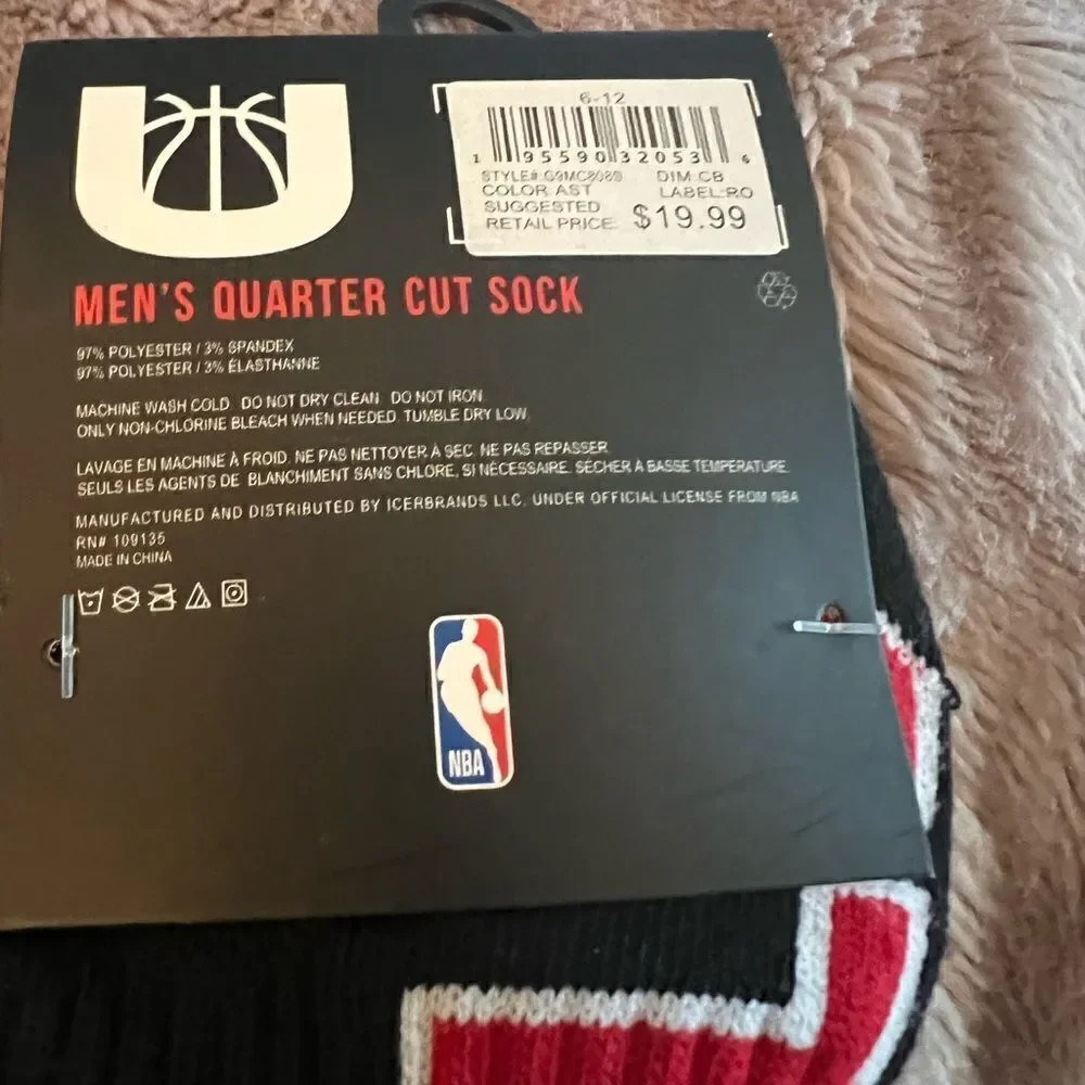 Men’s NWT Chicago Bulls NBA quarter cut socks. Size 6-12.